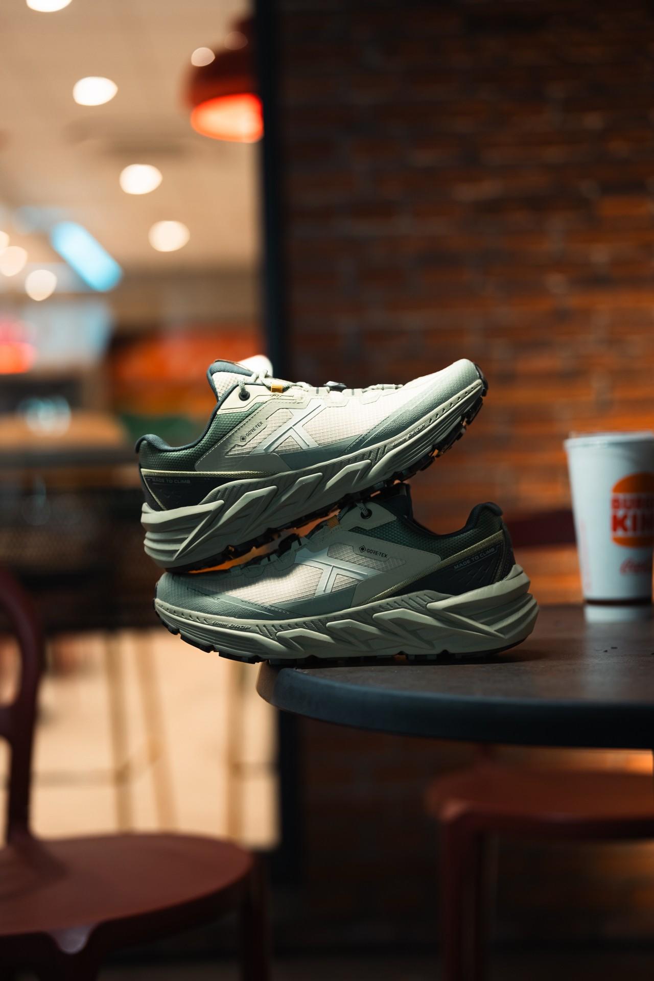 造型硬朗线条帅气的全天候户外鞋